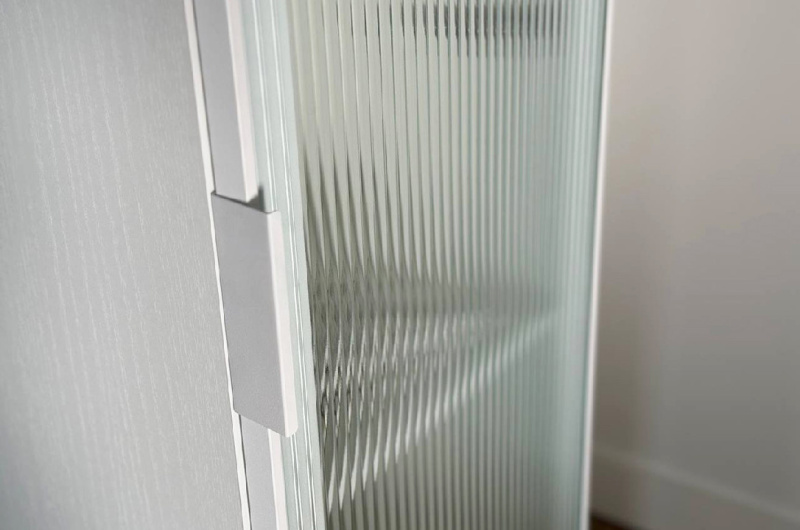 Гостиная "Зефир К1" (2200х424х1900) белое дерево/белый муар/белый (эмаль)